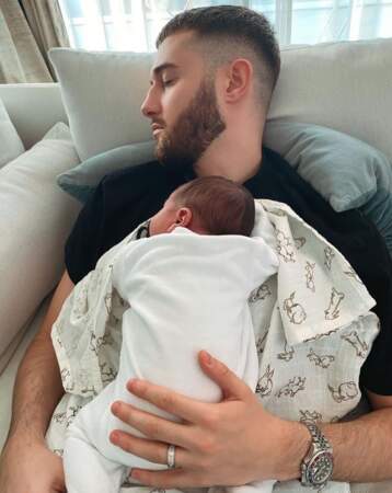 C'était l'heure de la sieste pour Tarek Benattia et son fils Liaam. 