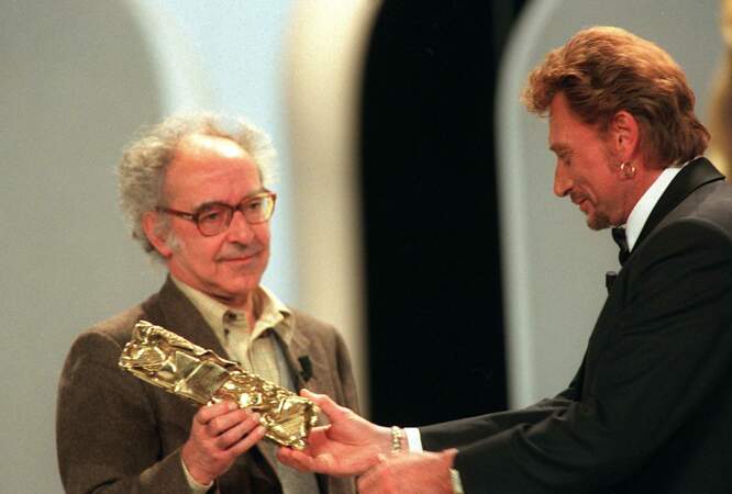 Second Cesar d'honneur en 1998 pour Jean-Luc Godard, maintenant pour récompenser la qualité exceptionnelle de son oeuvre. C'est Johnny qui lui remet.