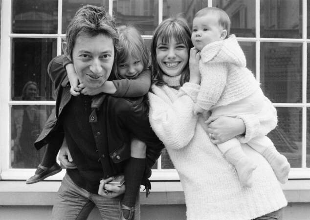 1971 : Charlotte Gainsbourg, fille de Serge, montre le bout de son nez et vient agrandir la famille de Jane Birkin.