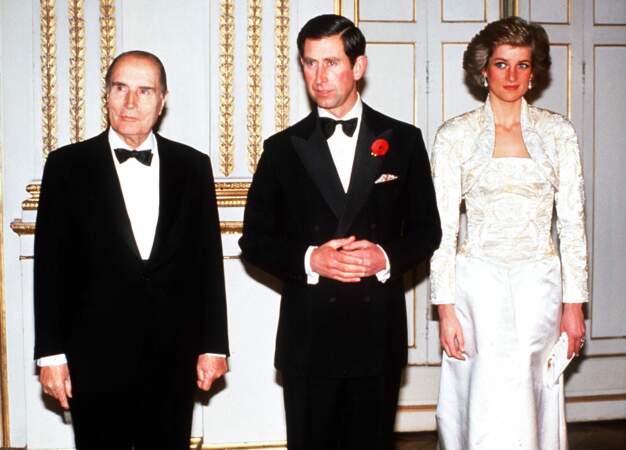 Le couple princier a sorti sa tenue de lumière pour dîner à Paris en compagnie de François Mitterrand en 1988.