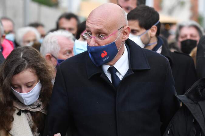 Le président de la Fédération française de rugby arborait d'ailleurs un masque aux couleurs du rugby français