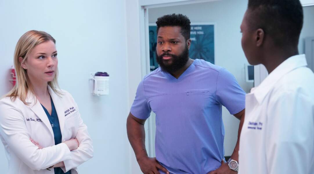 Depuis 2018, il joue le Dr. AJ Austin dans la série médicale The Resident