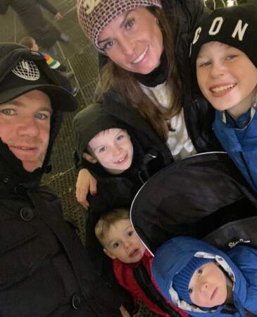 Selfie de famille pour le footballeur Wayne Rooney avec sa femme Coleen et leurs quatre fils.