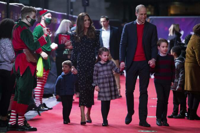 Kate Middleton et le prince William ont fait sensation avec leurs trois enfants sur le tapis rouge ce 11 décembre 2020