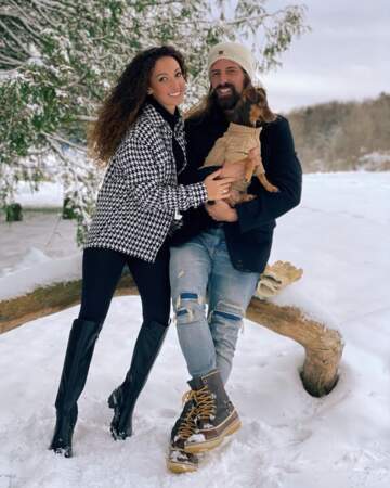 Et balade dans la neige pour Emmanuelle Rivassoux, son mari Gilles Luka et leur chien Bonny.
