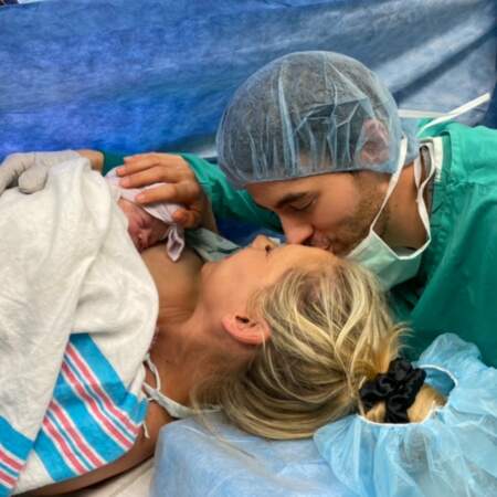 Après les jumeaux Nicholas et Lucy âgés de 2 ans; Anna Kournikova et Enrique Iglesias ont accueilli une petite fille le 30 janvier