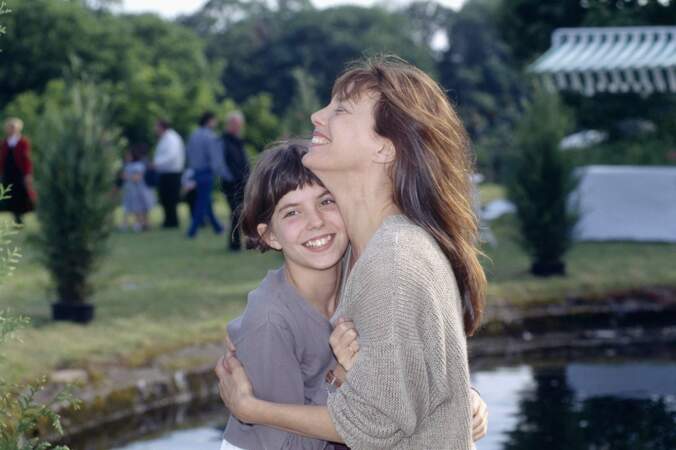 Jane Birkin et sa fille Lou Doillon sur le tournage des Cent et une nuits de Simon d'Agnès Varda.