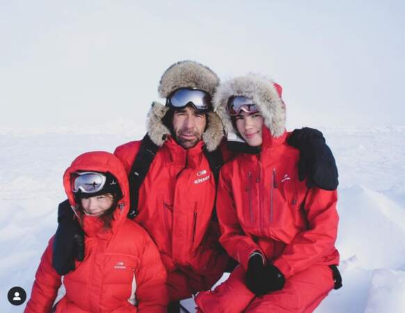 Mike Horn, qui passe Noël 2020 avec ses filles Annika et Jessica, a partagé une vieille photo de la famille en pleine expédition