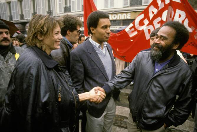 Toujours prête à s'engager pour des causes qui lui tiennent à coeur, Jane Birkin manifeste en 1988 aux côtés d'Harlem Désir alors président de SOS Racisme.