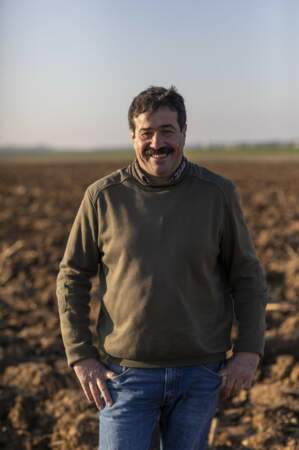 Hervé dit "le moustachu", 58 ans, est éleveur de porcs et céréalier en région Ile-de-France