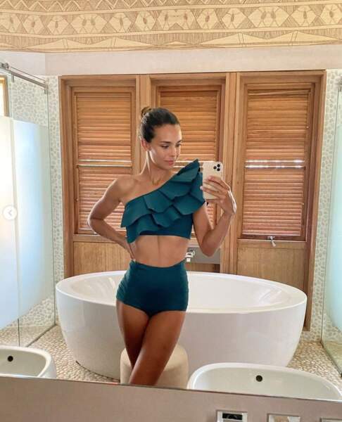 Et enfin Marine Lorphelin faisait un joli selfie en bikini en Nouvelle-Calédonie.