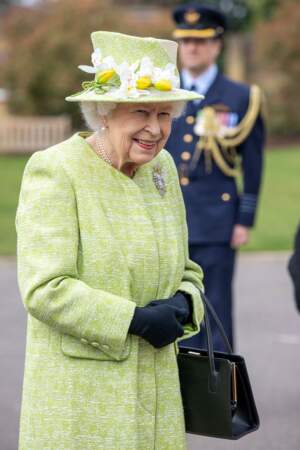 Souvent habillée en vert, Elizabeth est toujours souriante lors des commémorations (Runnymede, le 31 mars 2021)
