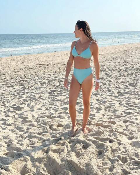 Lea Michele a fêté son 35e anniversaire en bikini bleu ciel.