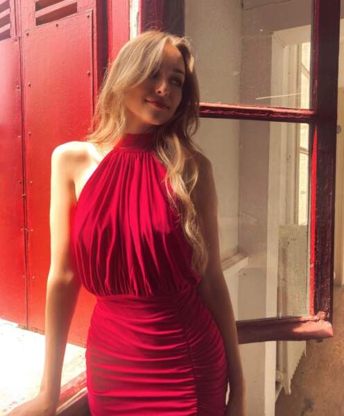 Point mode et beauté : Emma Smet était rayonnante en rouge pour son 24e anniversaire.