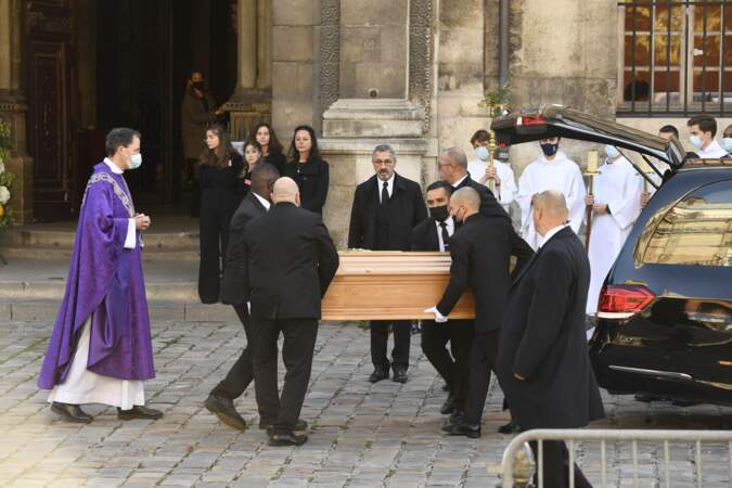 La messe en hommage à Bernard Tapie se déroule en l'église Saint-Germain-des-prés à Paris