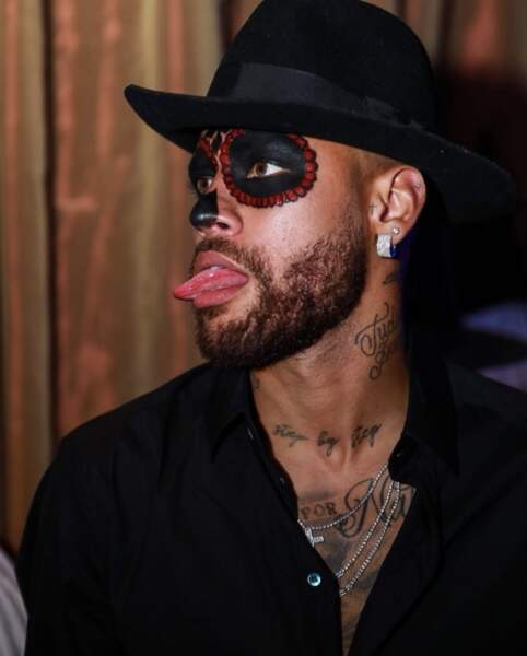 Neymar a délaissé son maillot du Paris-Saint-Germain pour un maquillage de squelette