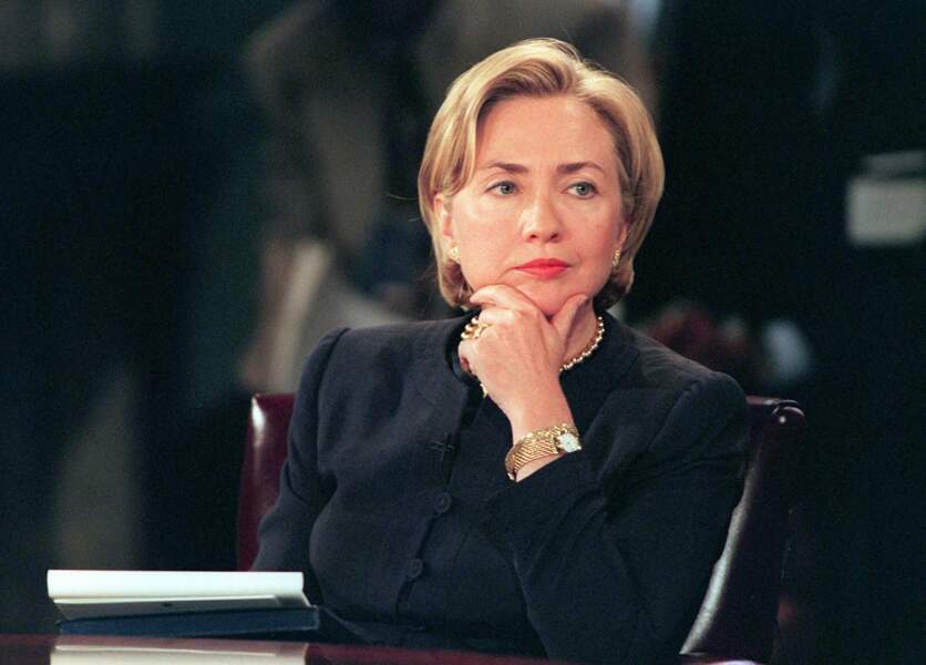 Hillary Clinton, mariée à Bill Clinton depuis 1975, a vu sa côte de popularité exploser après l'affaire Monica Lewinsky, le public lui apportant son soutien