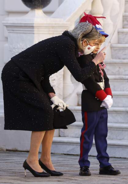 La princesse Caroline remplace Charlène de Monaco pour assister aux événements.