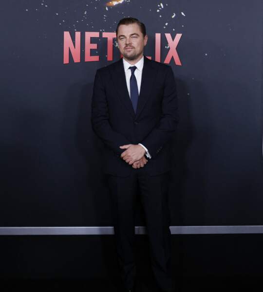Leonardo DiCaprio, chic en costume noir
