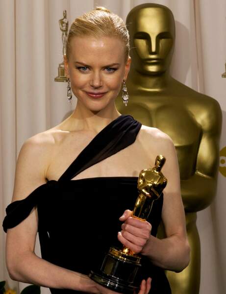 Sa performance lui vaut de décrocher le trophée de la Meilleure actrice à la 75è cérémonie des Oscars