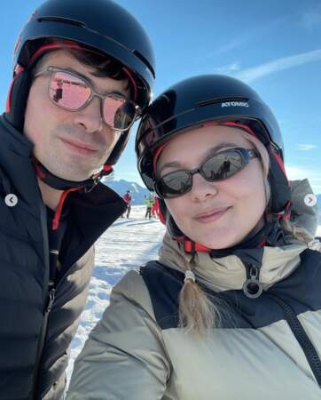 Au ski, à l'Alpe d'Huez, les vacanciers ont également pu croiser Louane et son compagnon Florian Rossi.