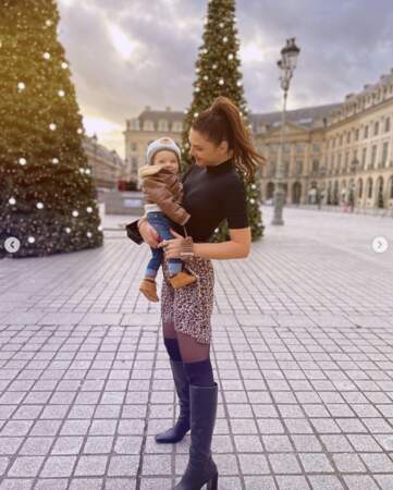 Et Alice Detonellaere a posé place Vendôme à Paris avec son petit Marius.