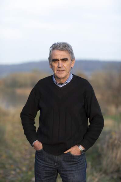 Jean-Paul  70 ans, surnommé le "Clooney de Moselle". ce gentleman recherche une femme dynamique, élégante et intelligente