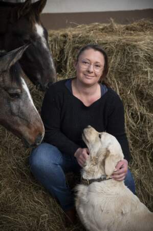 Nadège, 30 ans, est inséminatrice d'équins en Bretagne