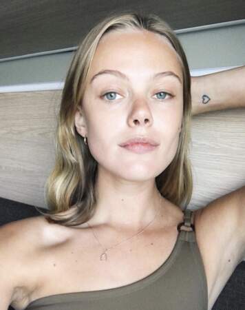 La jeune femme se dévoile sur son compte Instagram, l'occasion d'apercevoir notamment son discret tatouage
