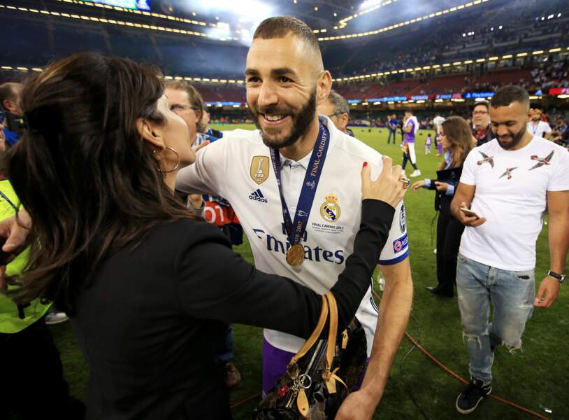 En juin 2017, le Real Madrid remporte une nouvelle Ligue des Champions. Véronique félicite l'attaquant Karim Benzema