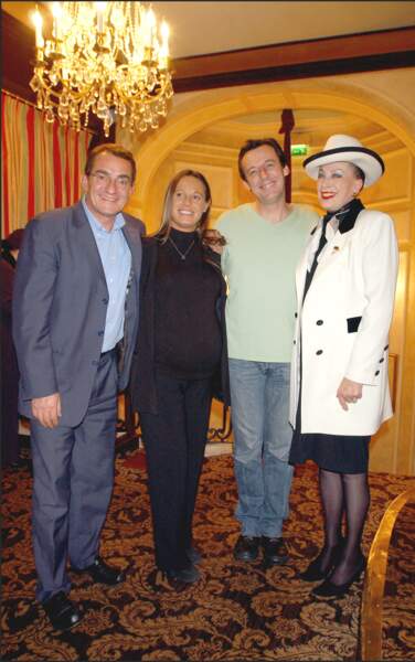 2003 - Jean-Pierre Pernaut et Nathalie, alors enceinte de leur deuxième enfant Tom, aux côtés de Jean-Luc Reichmann et Genevieve de Fontenay, assistent au dîner organisé au Fouquet's, pour les prétendantes a l'élection de Miss France 2004
