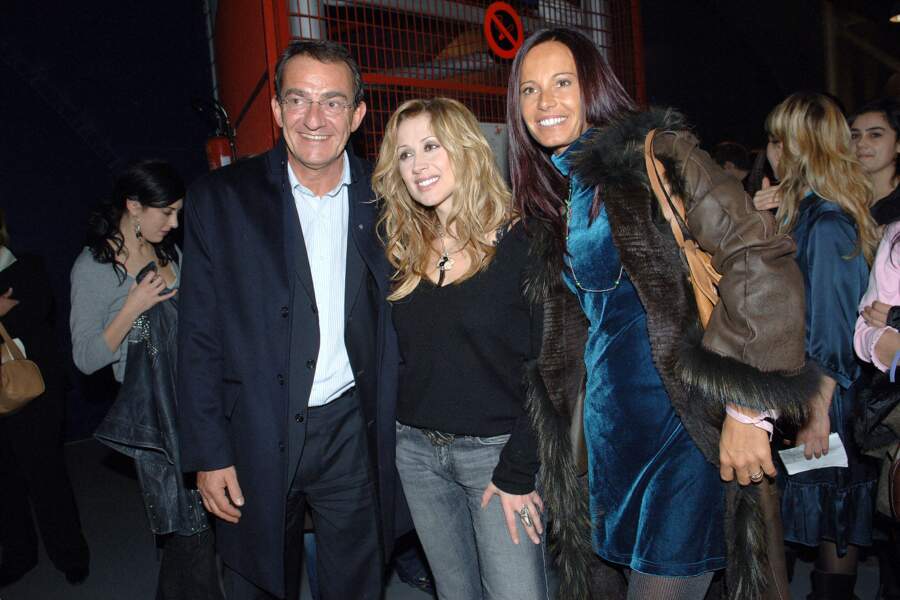 2006 - Jean-Pierre Pernaut et sa compagne Nathalie Marquay entourent Lara Fabian après son concert au Zénith à Paris.