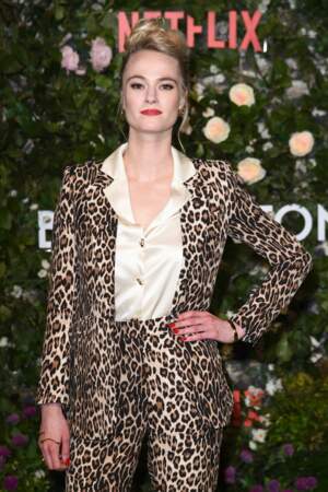 Jessica Madsen, qui joue sa fille, l'ambitieuse Cressida Cowper, dans la série, a sorti les griffes avec un ensemble au motif léopard.