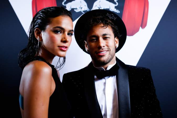 Le footballeur brésilien du PSG Neymar a été en couple avec Bruna Marquezine, finaliste de "Danse avec les Stars" au Brésil en 2013