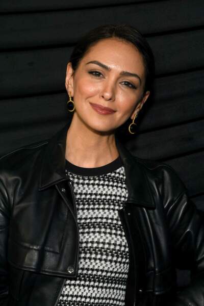 Nazanin Boniadi est au casting de Counterpart et sera à l'affiche de la série Le seigneur des anneaux: Les anneaux de pouvoir attendue le 2 septembre prochain sur Prime Video.