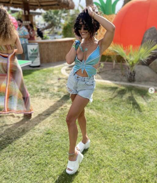 Vanessa Hudgens était un véritable papillon de lumière à Coachella.