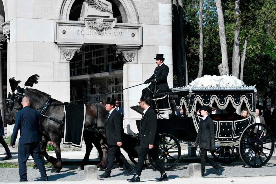 Le cercueil de Régine est arrivé ce lundi 9 mai au cimetière du Père-Lachaise en calèche.