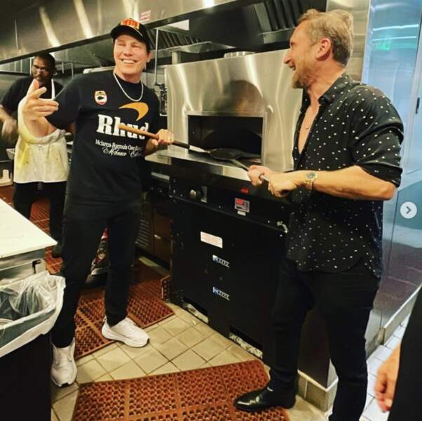 Et les copains Tiesto et David Guetta ont fait cuire des pizzas à Miami. Une calzone s'il vous plaît !