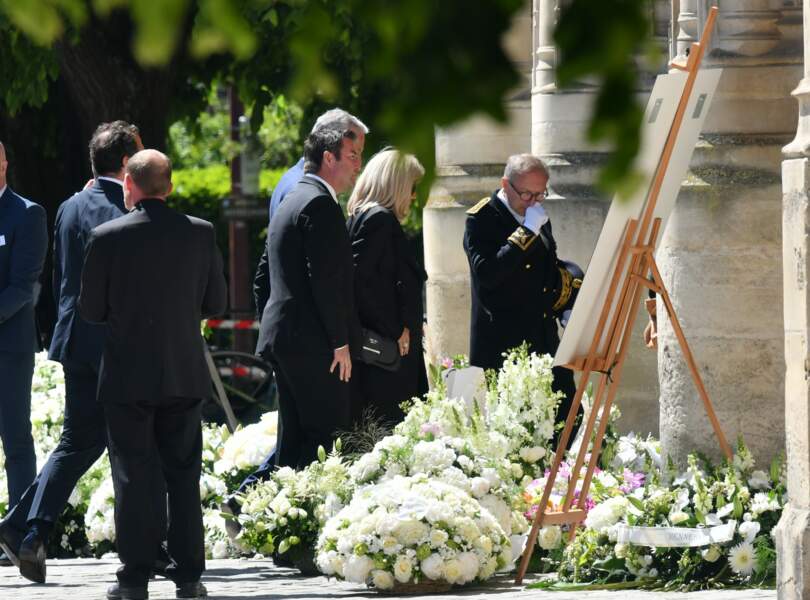 Brigitte Macron et Karl Olive, maire de Poissy, aux obsèques d'Antoine Alléno 