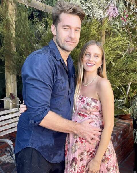 Scott Speedman et sa compagne Lindsay Rae Hofmann ont eu une fille,  Pfieffer Lucia en 2021