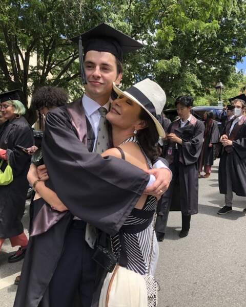 Catherine Zeta-Jones et son fils Dylan, heureux diplômé.