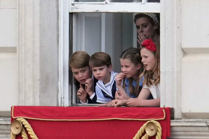 Le Prince George, le prince Louis, la princesse Charlotte, Mia Grace Tindall et la princesse Béatrice assistent à la cérémonie de Trooping of the Colour au défilé des Horse Guards