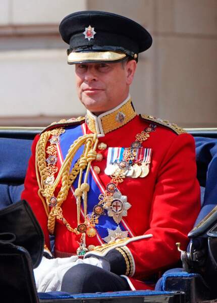 Le Prince Edouard, comte de Wessex, voyage en calèche pendant le défilé d’anniversaire de la reine
