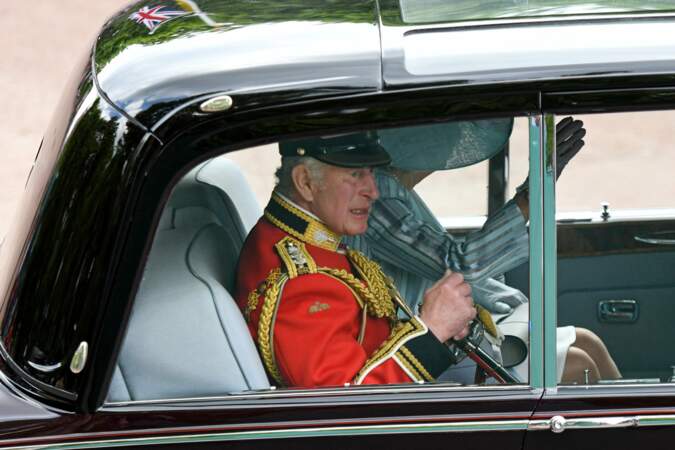 Le prince Charles, prince de Galles, arrive en voiture pour le défilé Trooping the Colour