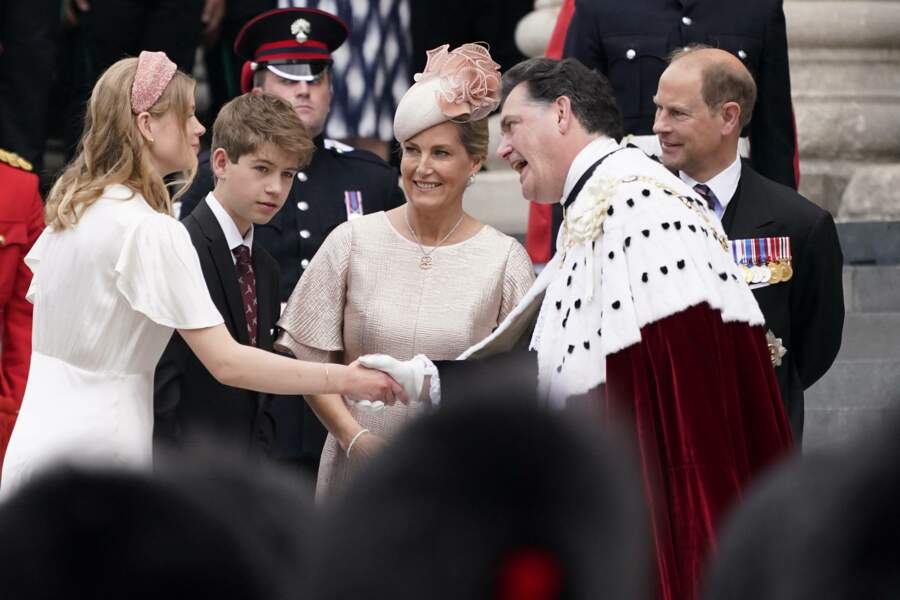 Le prince Edward accompagné de sa femme Sophie et de leurs enfants