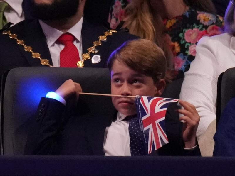 Le prince George et son mini-drapeau