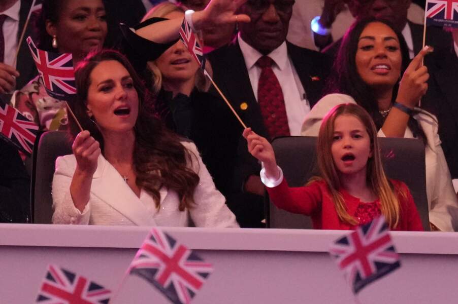Folle ambiance pour Kate Middleton et sa fille Charlotte, au concert du jubilé de la reine