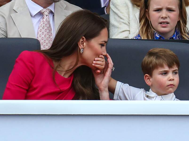 Comme lors de la présentation sur le balcon de Buckingham jeudi dernier, Louis a encore attiré tous les regards !
