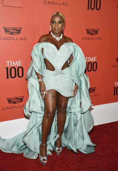 La rappeuse américaine Mary J. Blige n'est pas passée inaperçue dans une robe futuriste.
