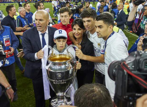La victoire madrilène se fête en famille, avec Véronique, Luca, Théo, Elyaz et Enzo (2017)